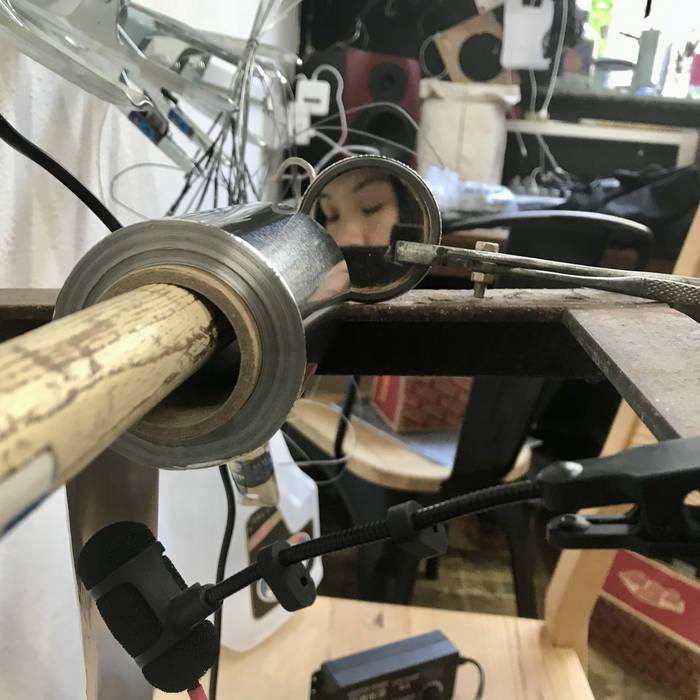 she attempts to amplify things and quite likes it : AMPLYFY 2020_72